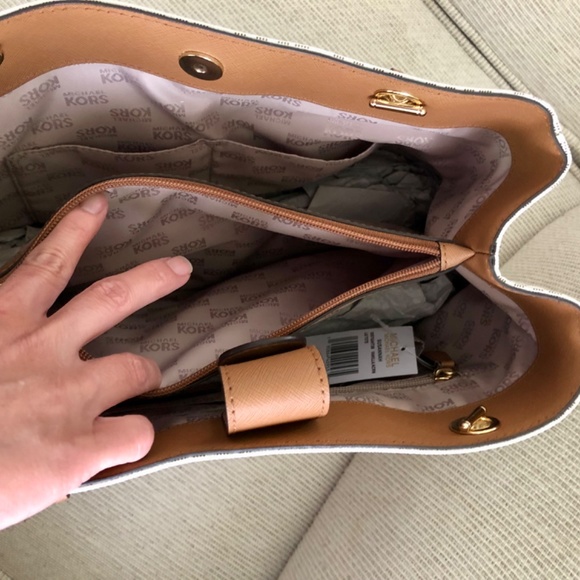 MK Large Tote - Picture 7 of 8